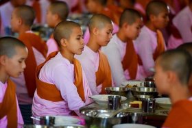 佛教寺院尼姑吃斋饭知识视频、尼姑吃的饭