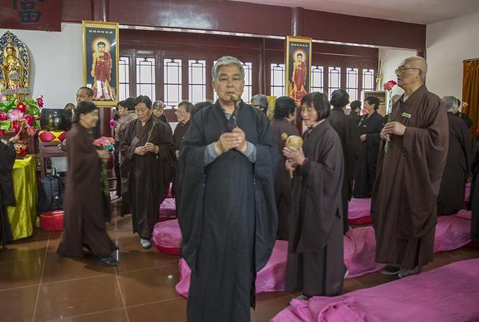 如何去读佛学院（读佛学院的好处）