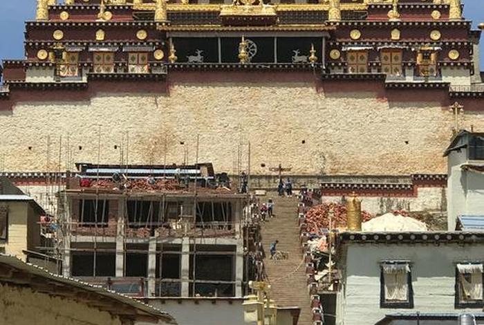 香格里拉藏传佛教文化、香格里拉藏传佛教文化中心旅游购物乱像
