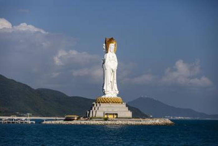 南山佛教文化苑 - 南山佛教文化苑的海上观音圣像高达