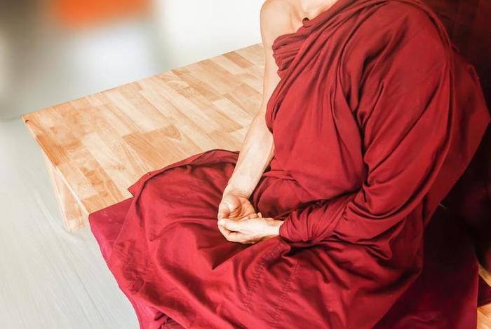 打坐佛教说法；打坐佛教说法正确的是