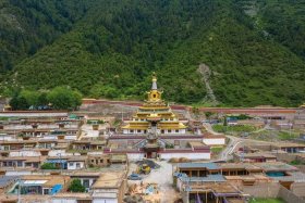 卓仑贡巴（卓尼县贡巴寺全景图）