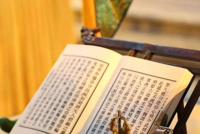 床上可以看经书吗、能不能在床上读经