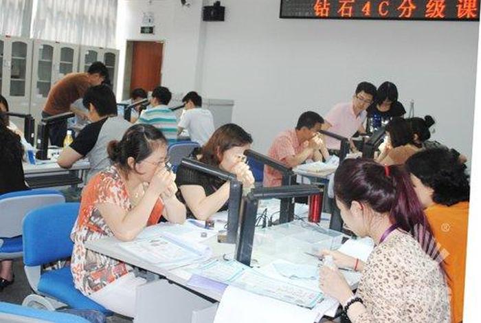 哪里有专业珠宝培训班，珠宝培训班多少钱一个月