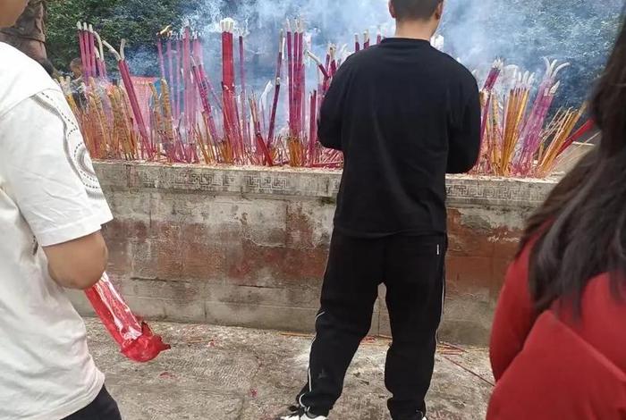 孩子能否去寺庙 - 孩子能否去寺庙上香