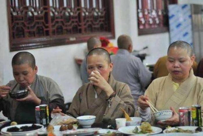 佛教居士吃饭 佛教吃饭怎么说