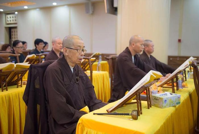 听法师讲佛法和礼佛 听法师讲佛经