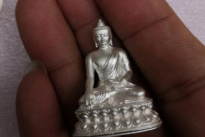 银是佛教知识的象征吗为什么；银子在佛教中的作用