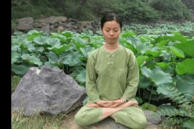 佛教打坐的正确姿势，佛教打坐有几种坐姿