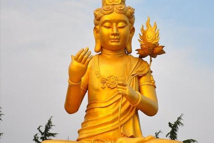 佛教寺庙进门第一座佛像是什么，寺庙 进门