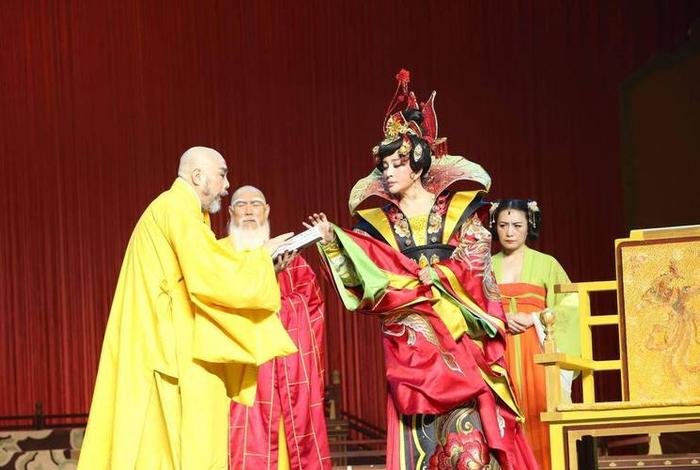 武则天对待佛教的态度；武则天对待佛教的态度是什么