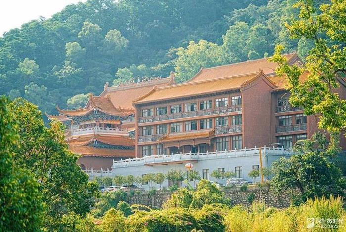 石岩湖寺庙；石岩湖寺庙几点钟关门啊