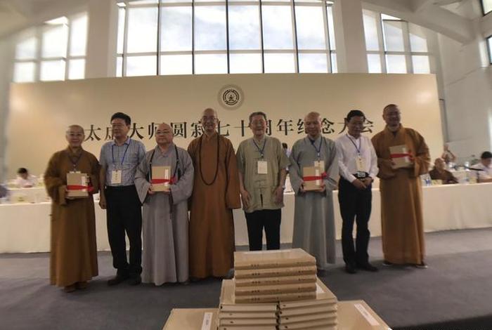 万佛禅寺果证法师；果正法师合影