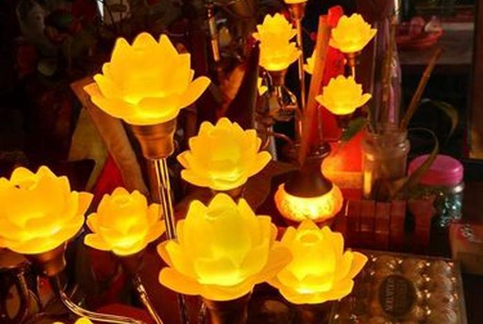 佛前供花果十种功德；佛前供花供果供灯意思