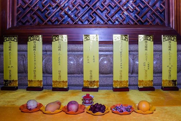 佛教挂牌和立牌位 佛寺立牌位