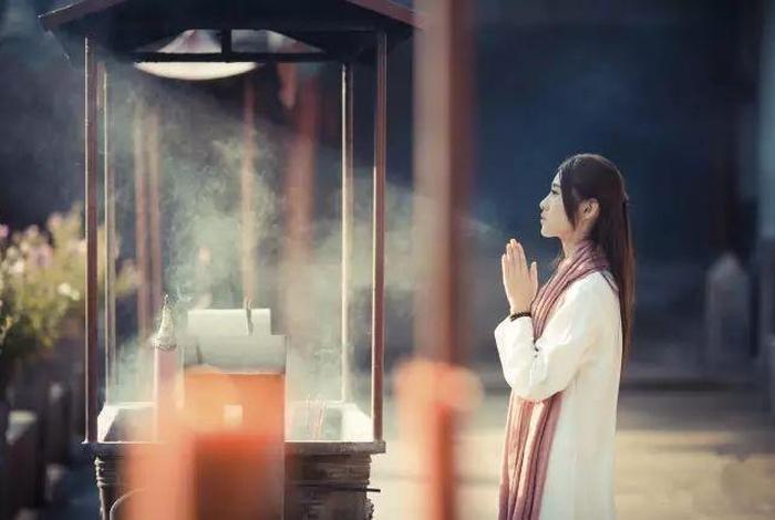 佛教是如何看待美女的；佛教对女人的歧视
