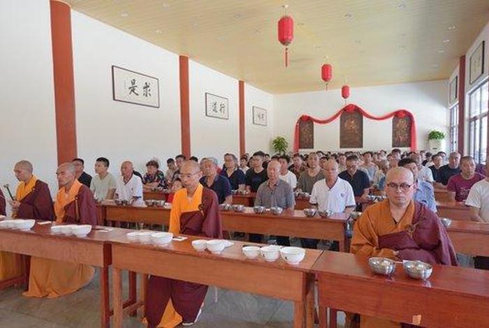 寺里吃斋饭要说什么，寺庙吃斋饭前仪式