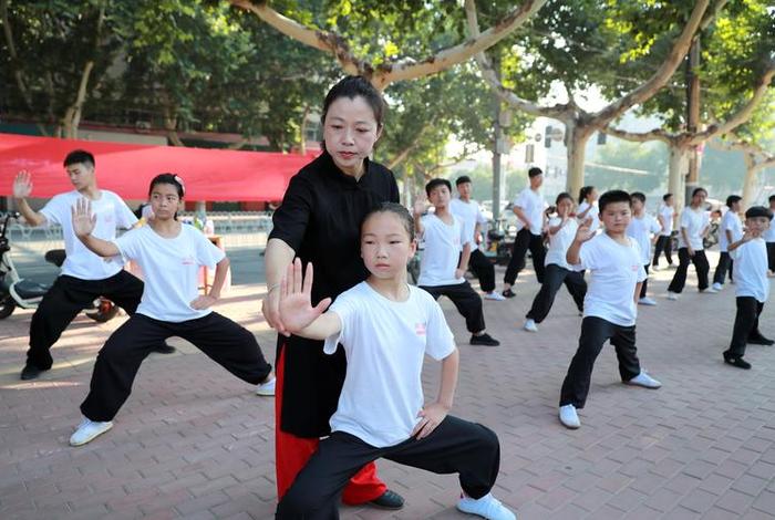 珲春学习太极拳的；学太极拳的视频