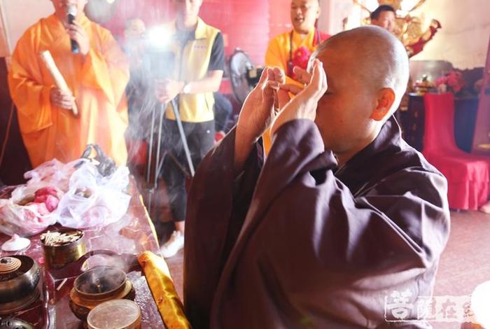 寺院上香礼仪视频 寺院如何上香