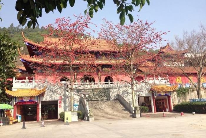 石岩湖寺庙；石岩湖寺庙几点钟关门啊