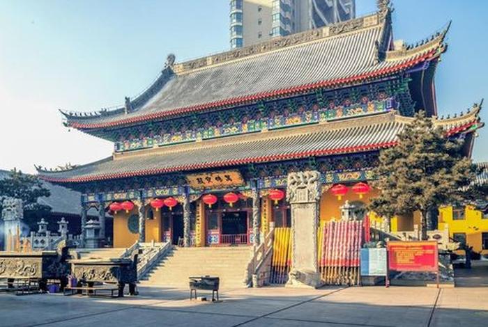 为什么学校里有庙，学校为什么旁边多有寺庙