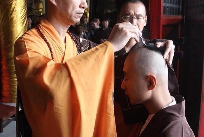 佛教一家人总是吵架；佛教解释一家人关系