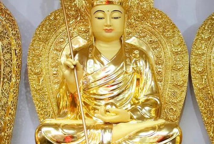 寺庙供奉的佛像是哪些、寺庙里一般供奉的哪些菩萨