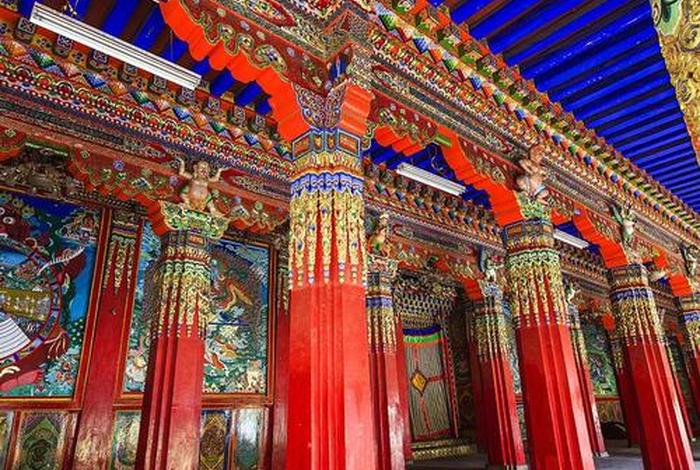 藏传佛教建筑装饰（藏传佛教的建筑装饰特点）