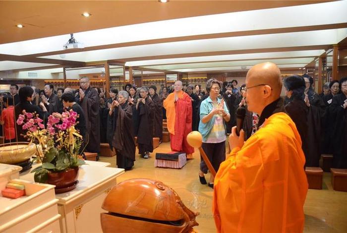 听佛家师父讲课，听佛家师父讲课带什么东西