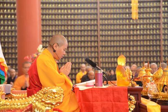 梦见师父发佛教知识给我看；梦见师父发佛教知识给我看什么意思