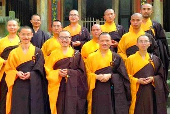 佛学常识出家僧人的四威仪是什么 - 出家四众