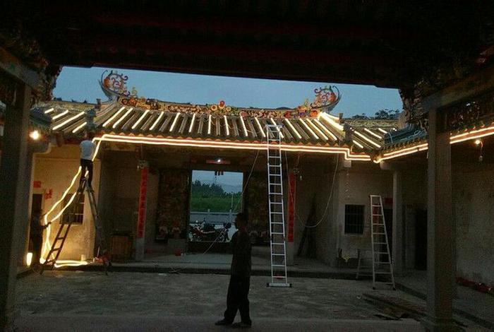 金色屋顶亮堂堂 金色房子亮堂堂