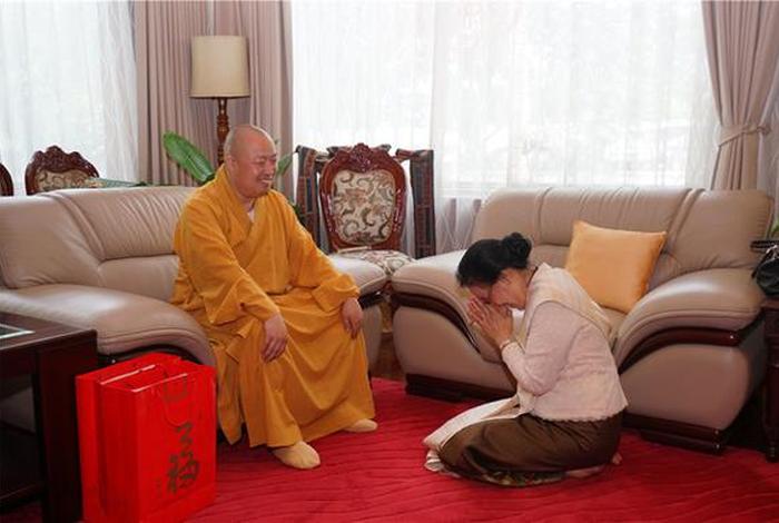 佛教中的顶礼是什么意思，佛教中的顶礼怎么做的