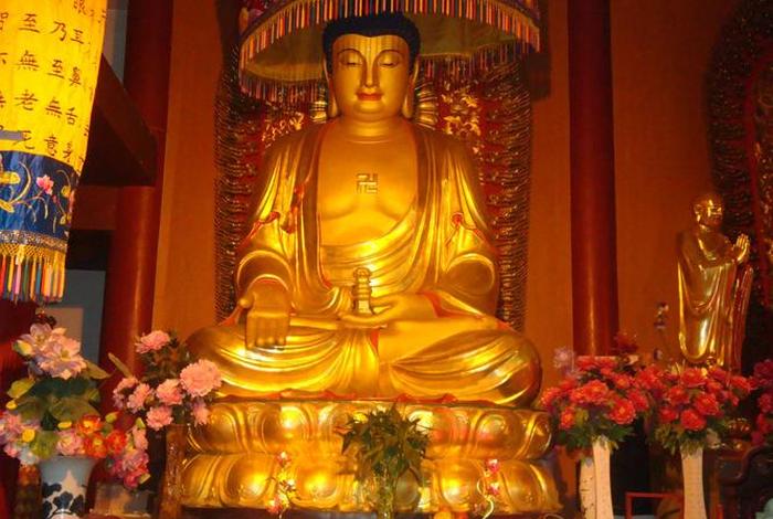 寺庙供奉的佛像是哪些、寺庙里一般供奉的哪些菩萨