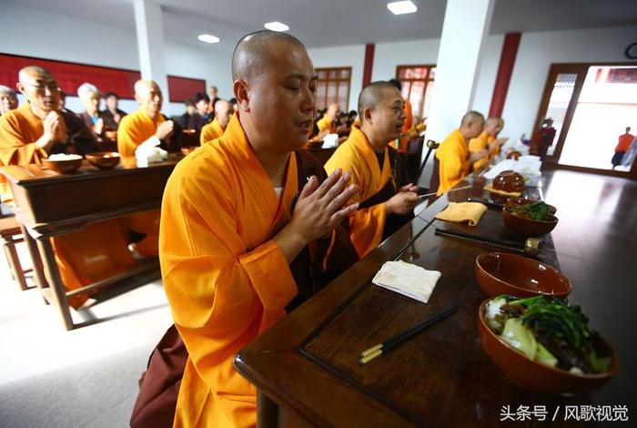 寺庙吃斋饭有什么要注意的（吃寺庙里的斋饭有什么好处）