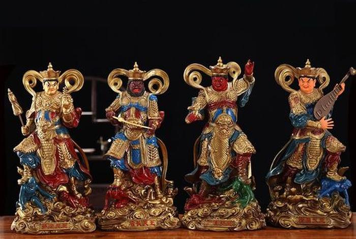 佛教寺庙门口的四大天王；佛教寺庙中供奉的四大天王分别为