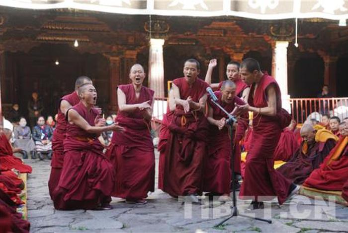 藏传佛教格鲁派的六大寺院 藏传佛教格鲁派六大寺院简介