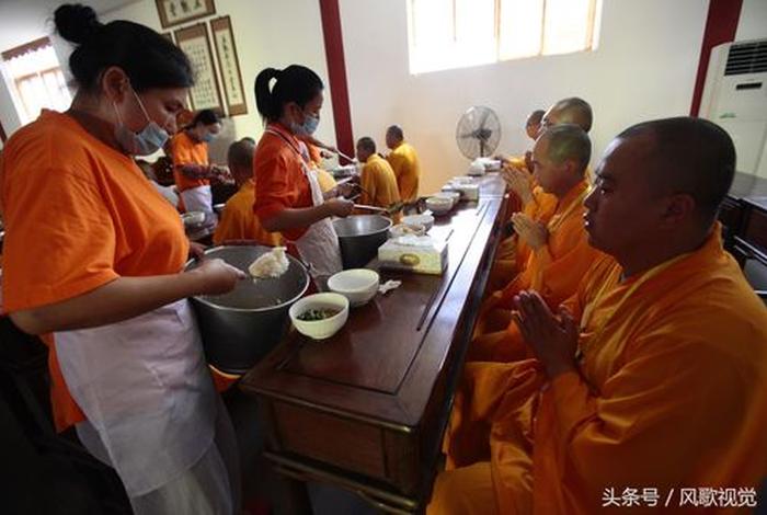 住寺庙吃斋饭，寺庙吃斋饭的规矩