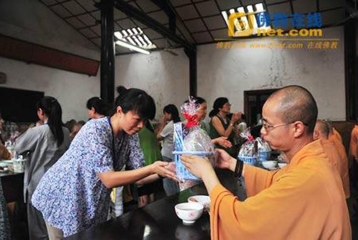 佛教中的供养佛法僧是什么意思（佛教中的供养佛法僧是什么意思呀）