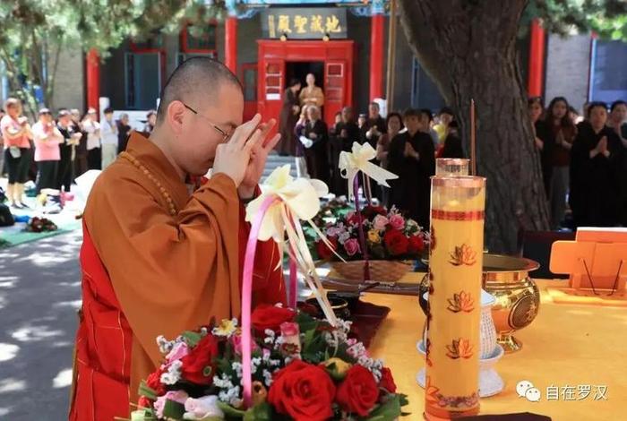 佛教供香正确姿势、供香的正确姿势