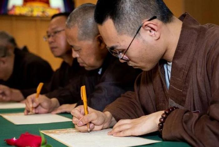 佛学皈依是什么意思（佛教皈依的好处和坏处）