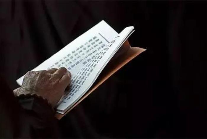 人临终前的身体表现佛学，人临终前身体有什么变化