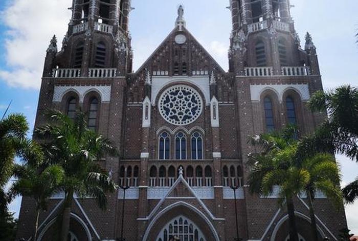 缅甸上座部佛教大学（缅甸的一个著名佛教圣地）