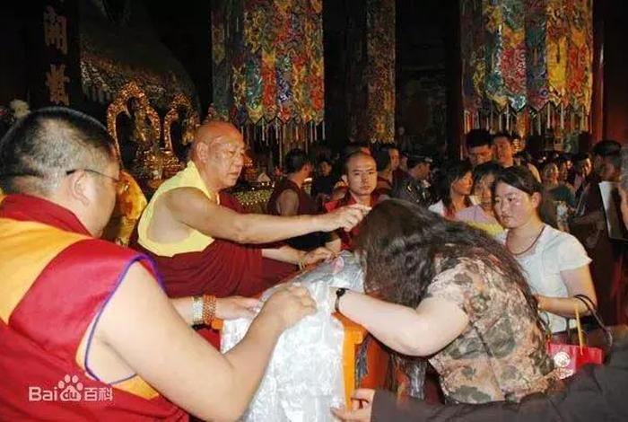 佛教灌顶是如何做法；佛教灌顶怎么进行