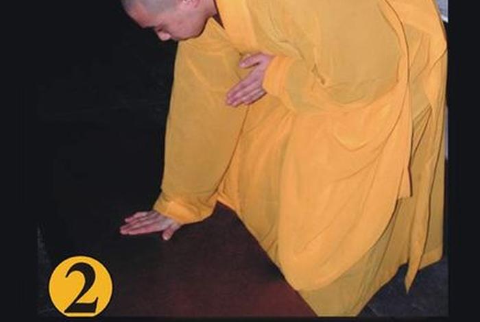 佛教朝圣的拜法；朝拜圣体时怎样祈祷