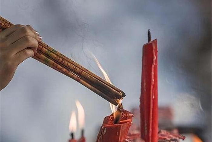 上香上供的有什么讲究，上供烧的香对人体有害吗
