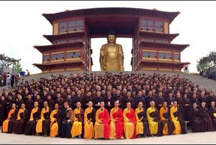 居士传播佛教知识；传溦居士