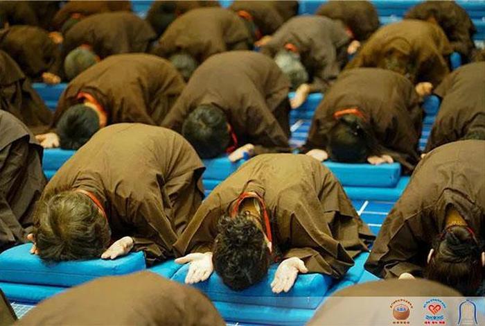 居士在家佛堂礼佛步骤；在家礼佛居士视频