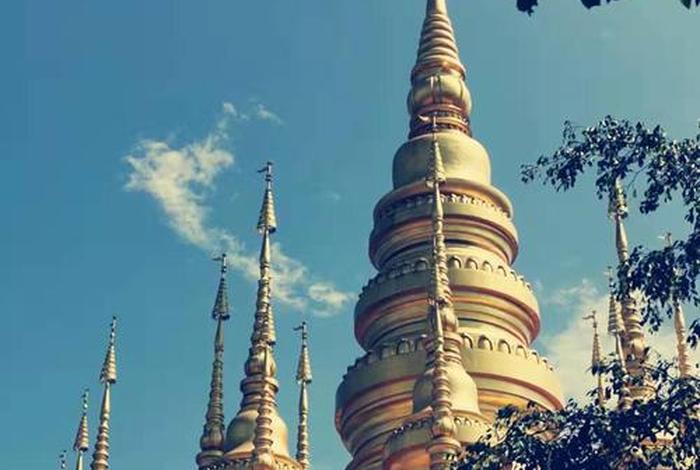 云南西双版纳地区南传佛教寺塔又称 西双版纳佛寺佛塔