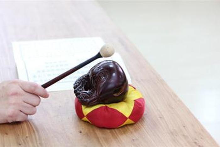 僧人晚上绕街敲木鱼 - 僧人晚上绕街敲木鱼可以吗